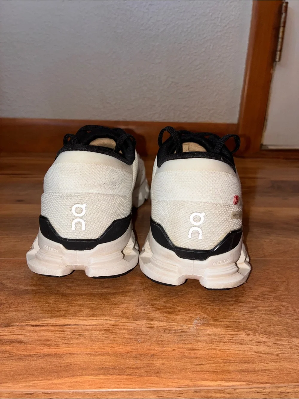 On Cloud X Men’s Athletic Training Sneaker Shoes, white - size 9.5